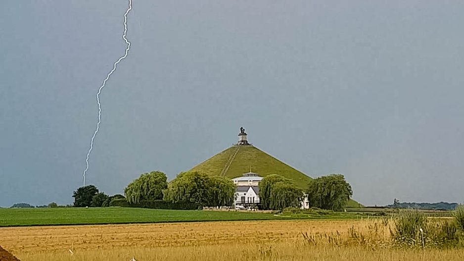  Lightning near Mont de Lion. Photo credits to James Earley