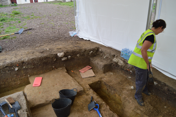 The different levels in Sats’ trench.