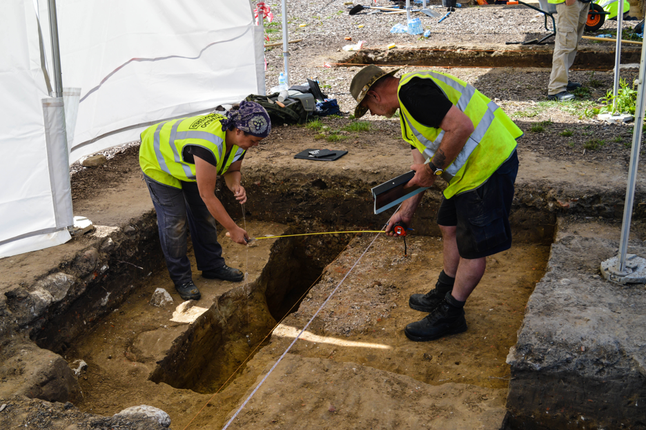 Sats and Peter measuring the width of the anomaly in the trench